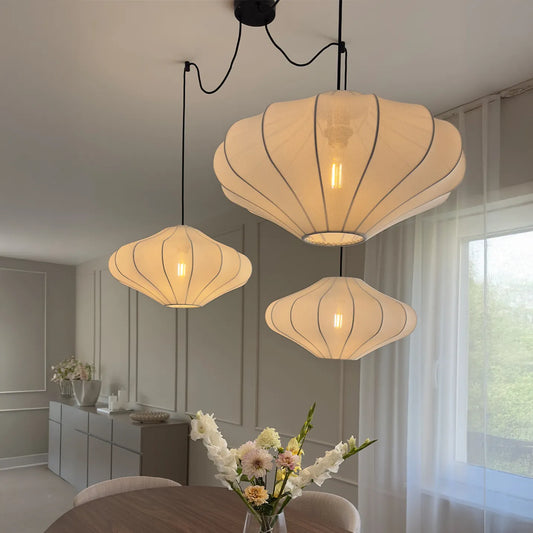 Japandi hanglamp Plu wit 3-lichts 50cm boven eettafel