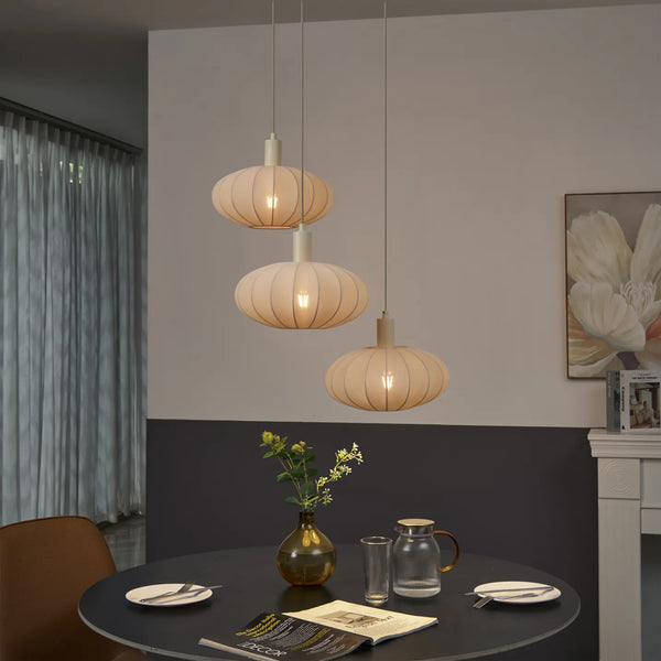 Japandi hanglamp Bida beige 3-lichts stoffen kap boven eettafel
